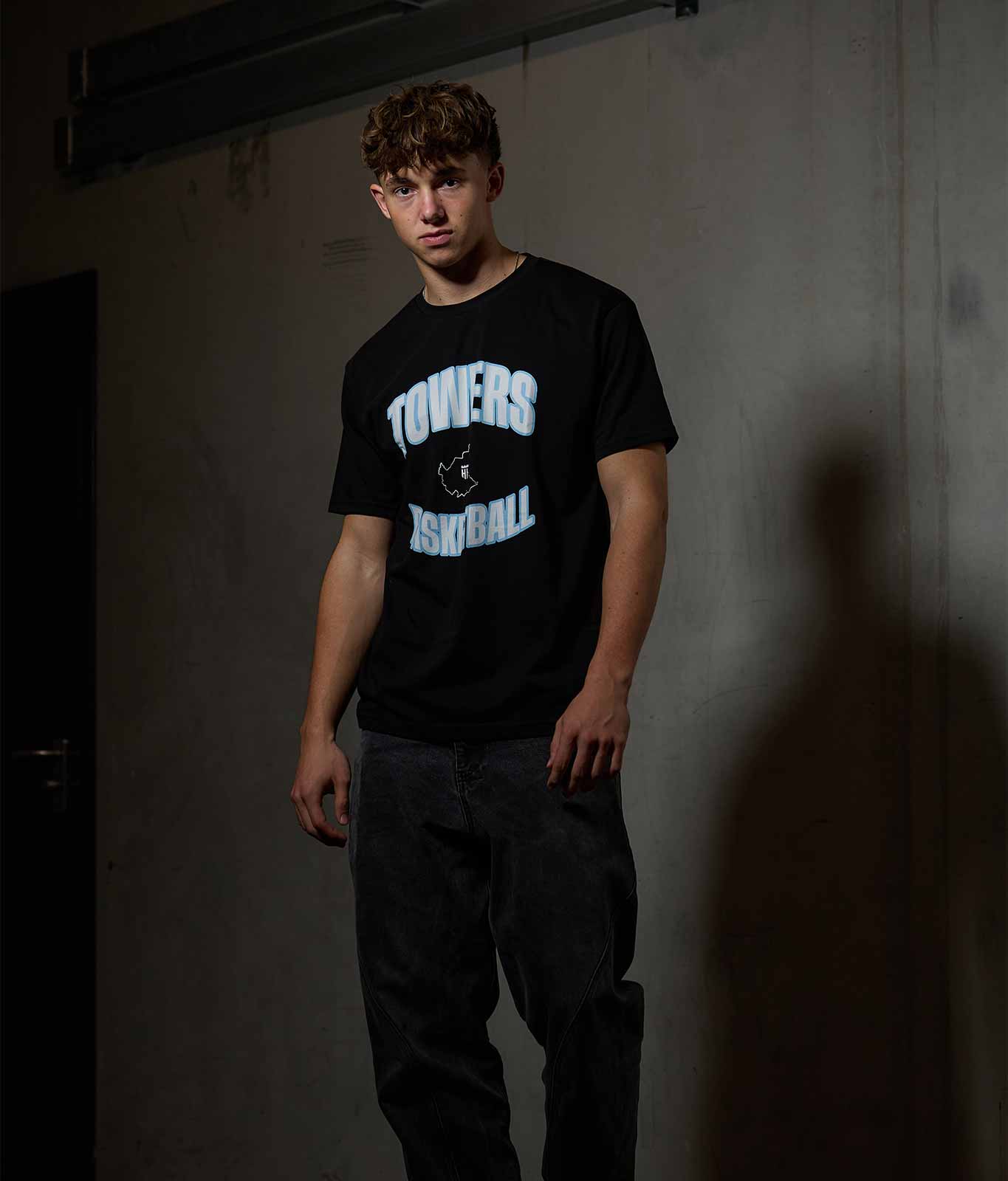 T-Shirt „Towers Basketball“ Schwarz